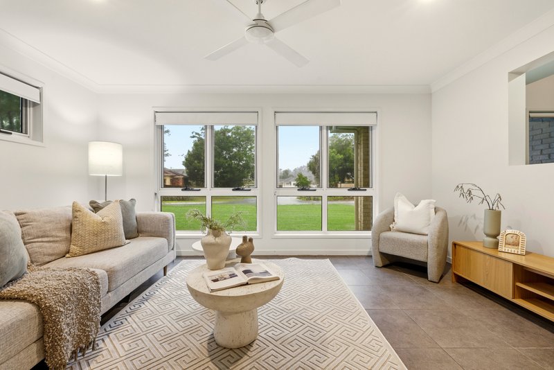 Photo - 32 Grevillea Place, Bridgeman Downs QLD 4035 - Image 2