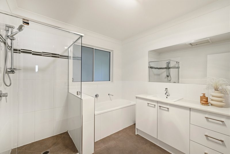 Photo - 32 Grevillea Place, Bridgeman Downs QLD 4035 - Image 10