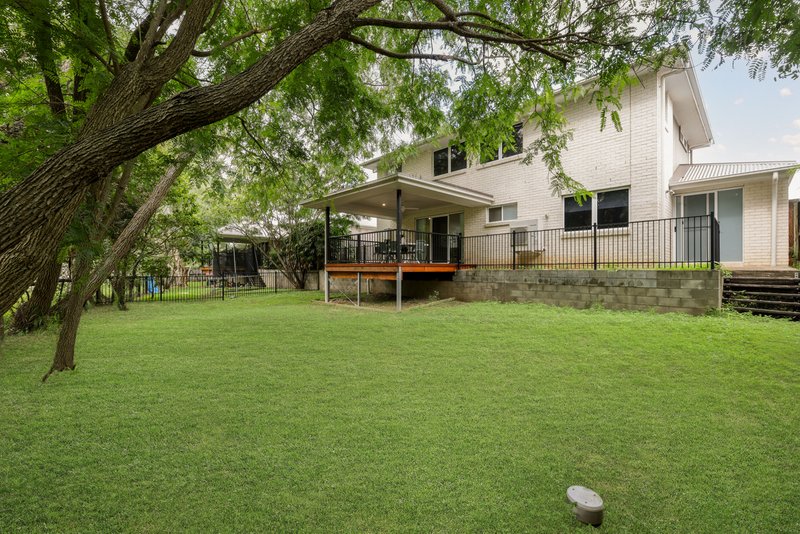 Photo - 32 Grevillea Place, Bridgeman Downs QLD 4035 - Image 11