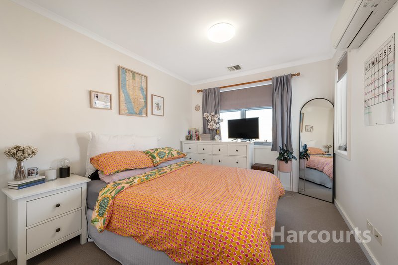 Photo - 32 Grove Way, Wantirna South VIC 3152 - Image 6