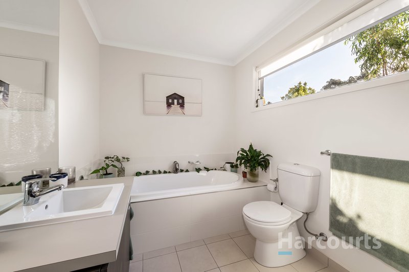 Photo - 32 Grove Way, Wantirna South VIC 3152 - Image 7