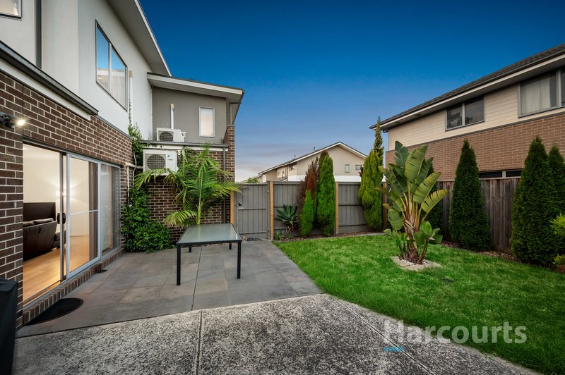 Photo - 32 Grove Way, Wantirna South VIC 3152 - Image 10