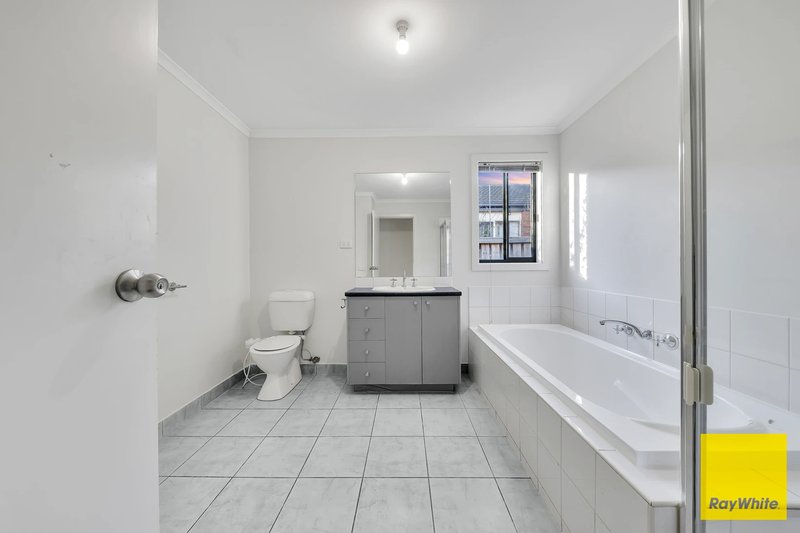 Photo - 32 Hamish Drive, Tarneit VIC 3029 - Image 9