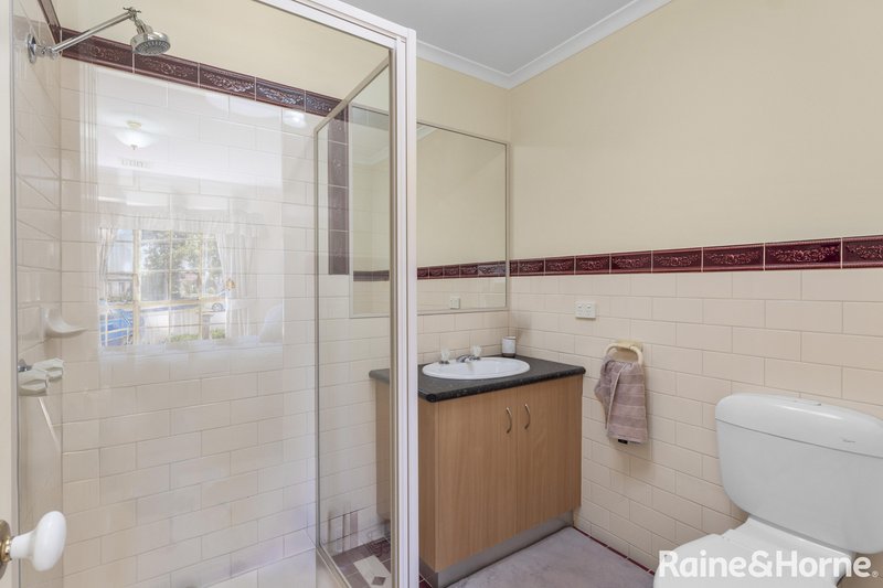 Photo - 32 Hannah Avenue, Hillside VIC 3037 - Image 8