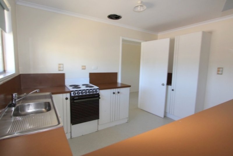 Photo - 32 Harris St , Emerald QLD 4720 - Image 5