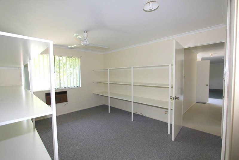 Photo - 32 Harris St , Emerald QLD 4720 - Image 7