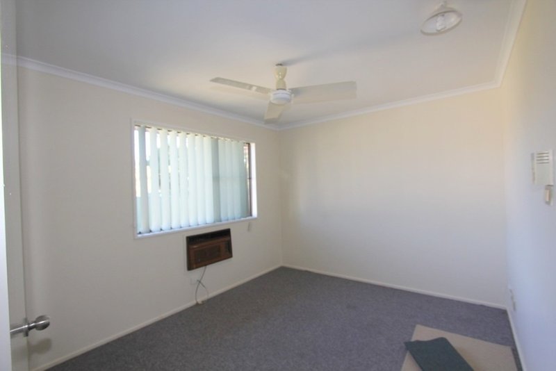 Photo - 32 Harris St , Emerald QLD 4720 - Image 8