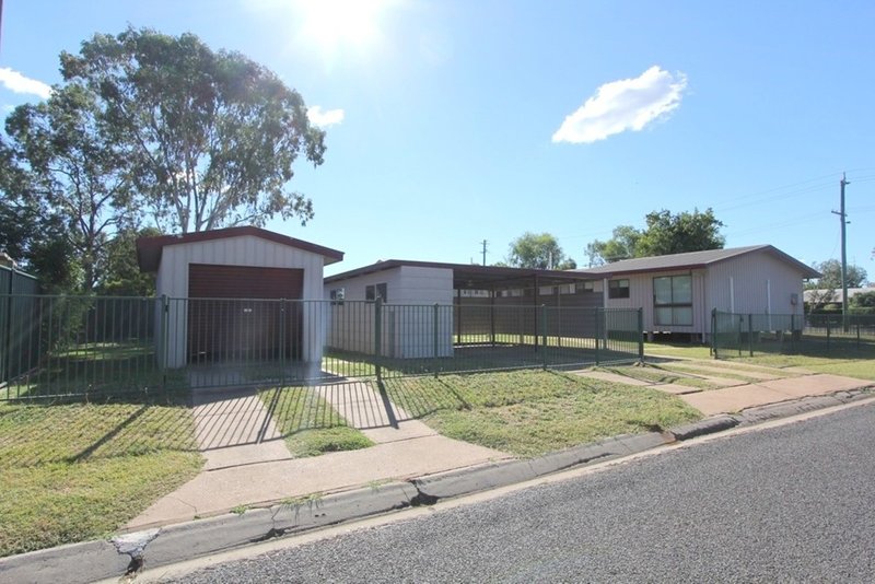 Photo - 32 Harris St , Emerald QLD 4720 - Image 13