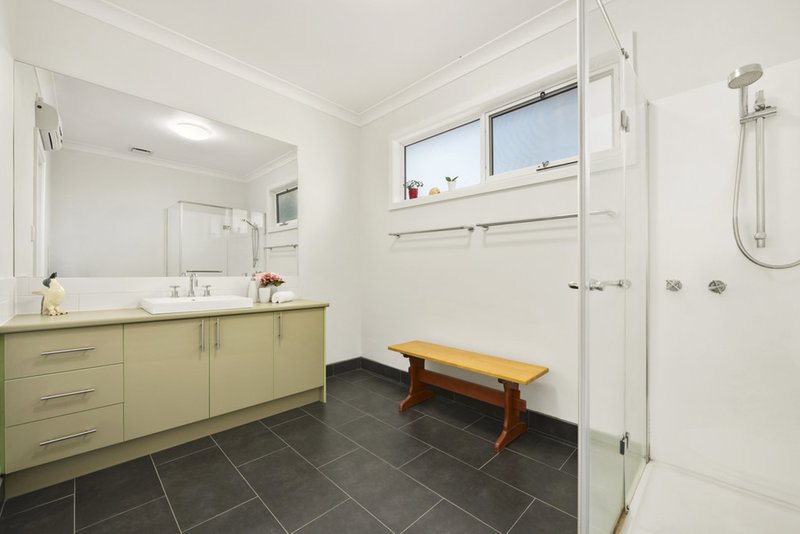 Photo - 32 Hedge End Road, Nunawading VIC 3131 - Image 7