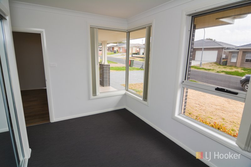 Photo - 32 Henning Crescent, Wallerawang NSW 2845 - Image 5