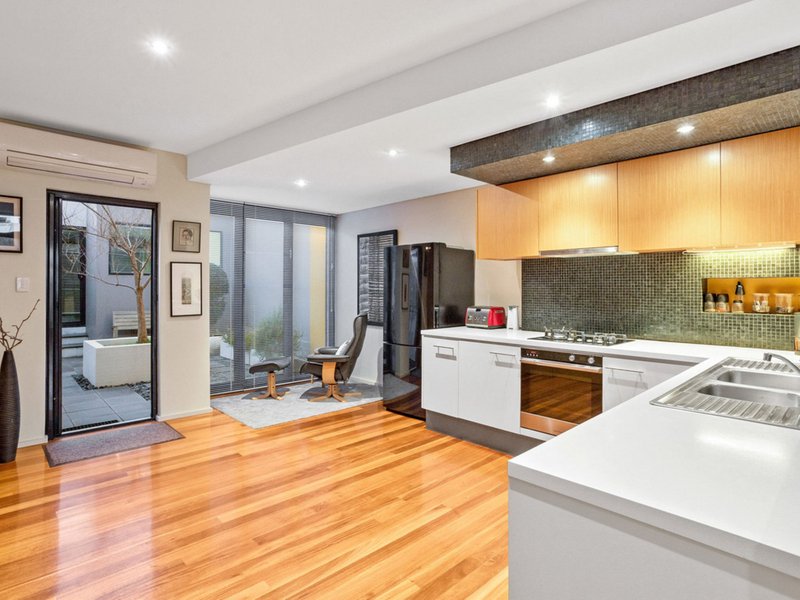 Photo - 32 Henry Lawson Walk, East Perth WA 6004 - Image 10