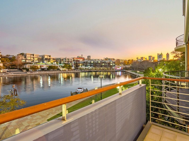 Photo - 32 Henry Lawson Walk, East Perth WA 6004 - Image 20