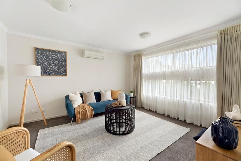 Photo - 32 Hibberd Crescent, Forde ACT 2914 - Image 3