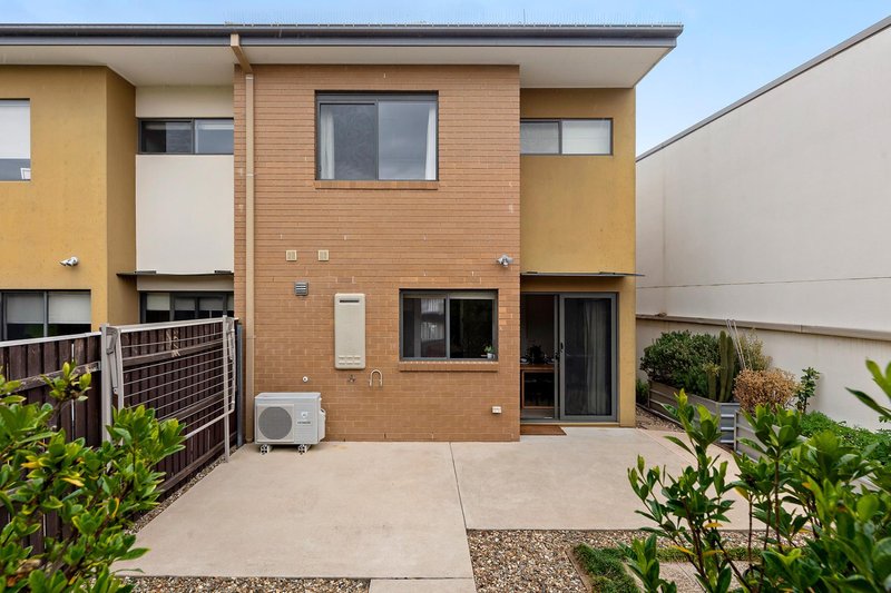 Photo - 32 Hibberd Crescent, Forde ACT 2914 - Image 12