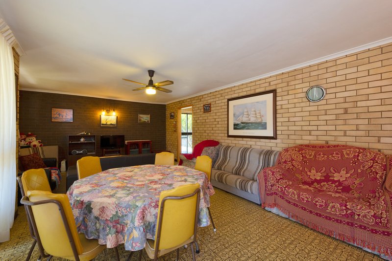 Photo - 32 Hill Street, Bongaree QLD 4507 - Image 5