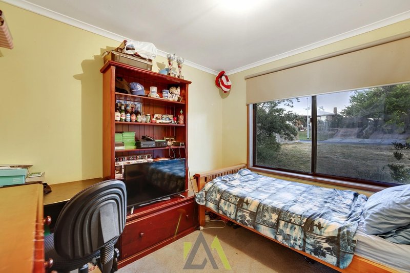 Photo - 32 Hornsby Drive, Langwarrin VIC 3910 - Image 10