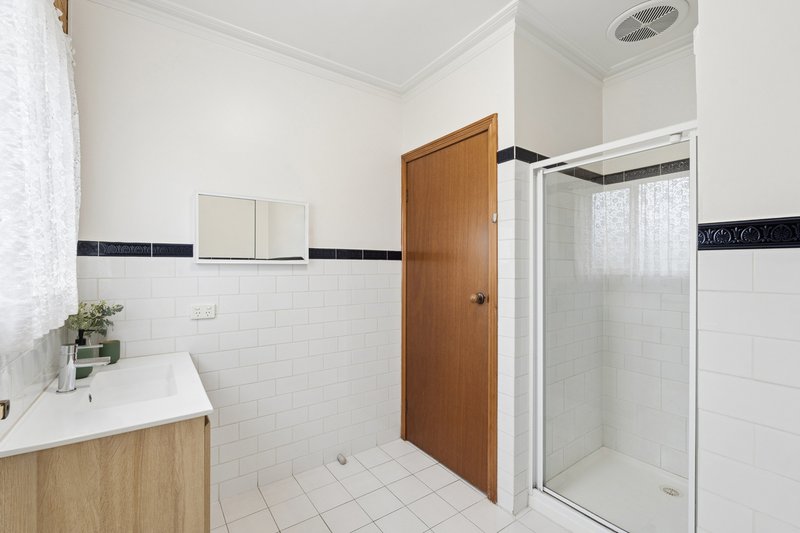 Photo - 32 Hosken Street, Reservoir VIC 3073 - Image 9
