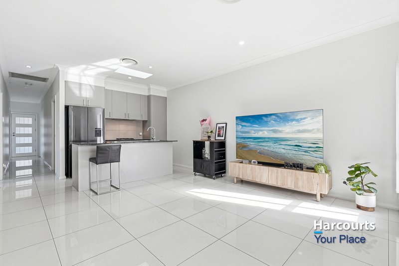 Photo - 32 Howarth Street, Ropes Crossing NSW 2760 - Image 2