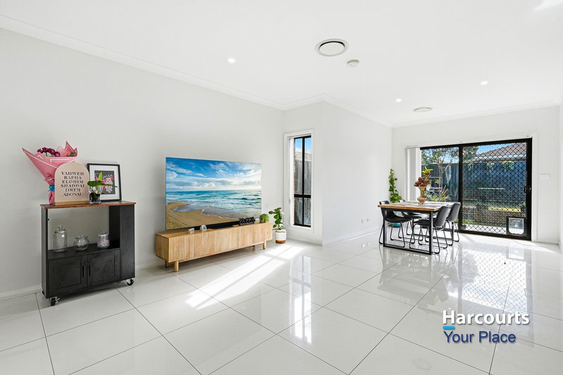 Photo - 32 Howarth Street, Ropes Crossing NSW 2760 - Image 3