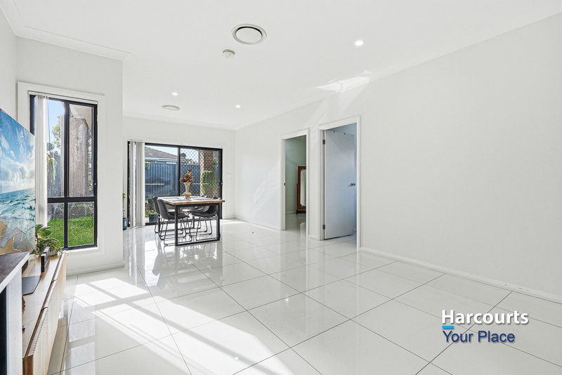 Photo - 32 Howarth Street, Ropes Crossing NSW 2760 - Image 4