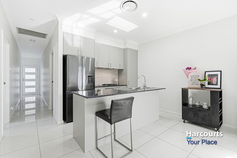 Photo - 32 Howarth Street, Ropes Crossing NSW 2760 - Image 5