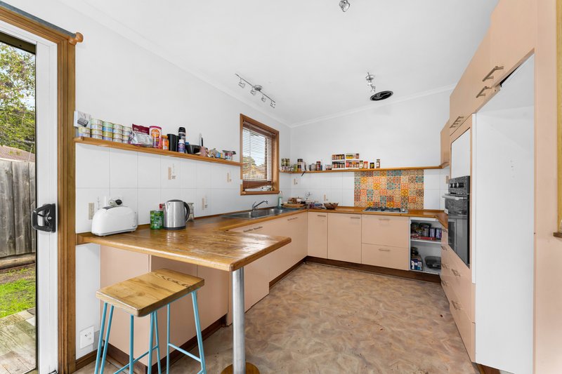 Photo - 32 Hoya Crescent, Frankston North VIC 3200 - Image 3