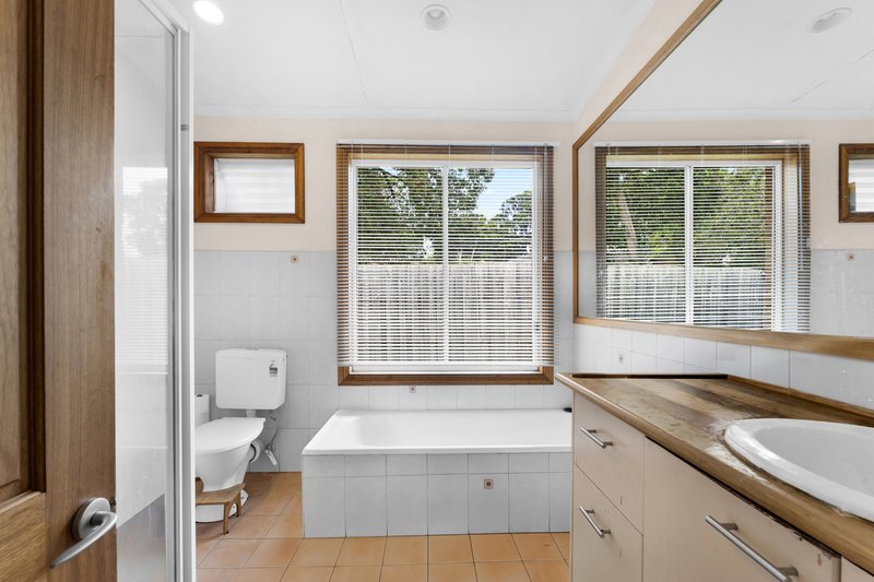 Photo - 32 Hoya Crescent, Frankston North VIC 3200 - Image 6