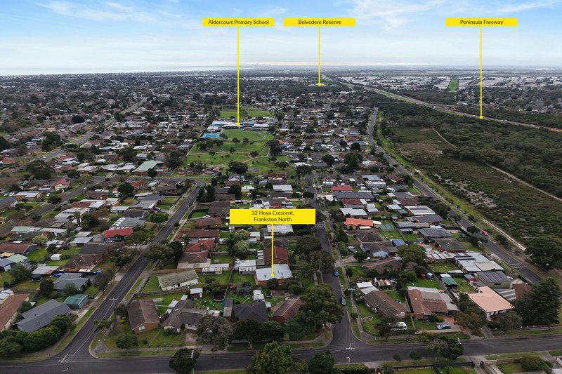 Photo - 32 Hoya Crescent, Frankston North VIC 3200 - Image 11
