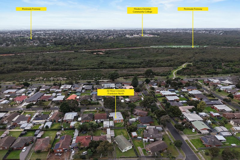 Photo - 32 Hoya Crescent, Frankston North VIC 3200 - Image 13