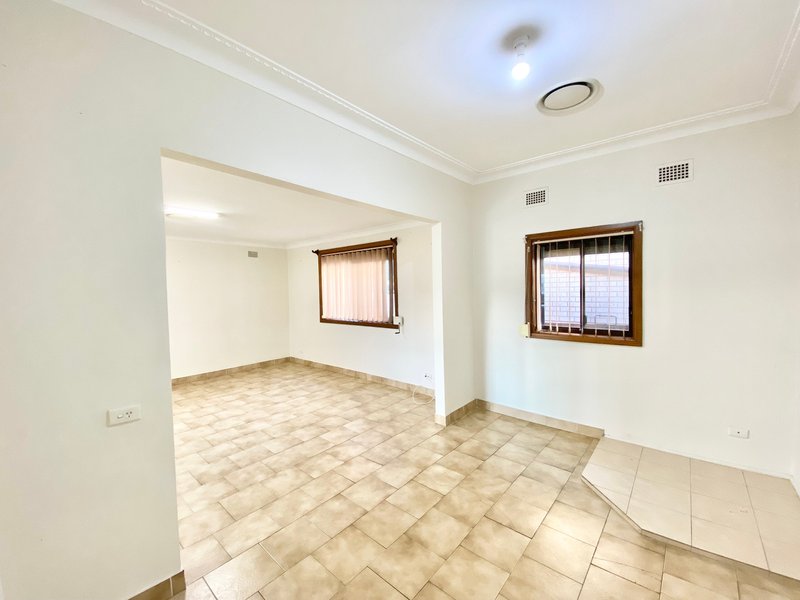 Photo - 32 Hubert Street, Fairfield NSW 2165 - Image 3