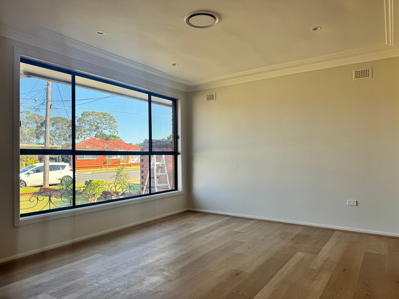 Photo - 32 Huntingdale Avenue, Lansvale NSW 2166 - Image 2