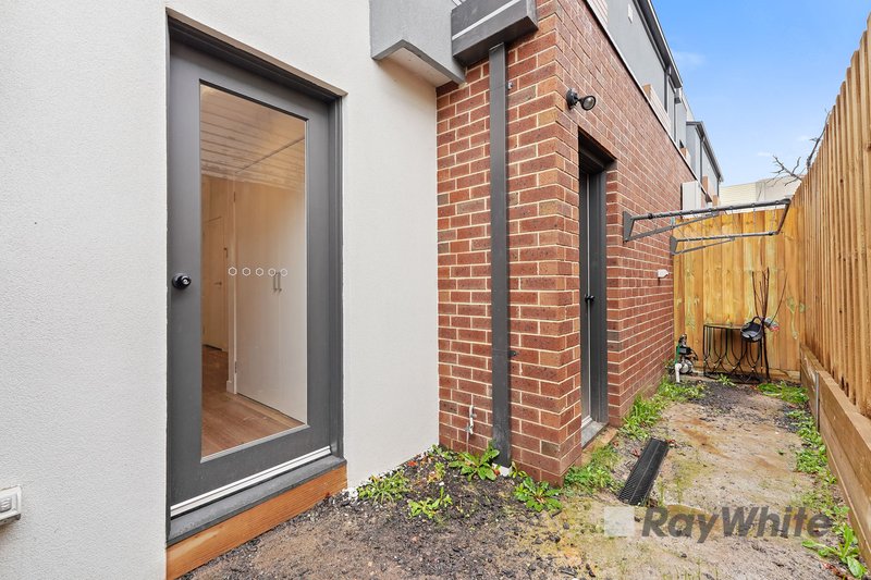 Photo - 32 Hutton Street, Dandenong VIC 3175 - Image 9