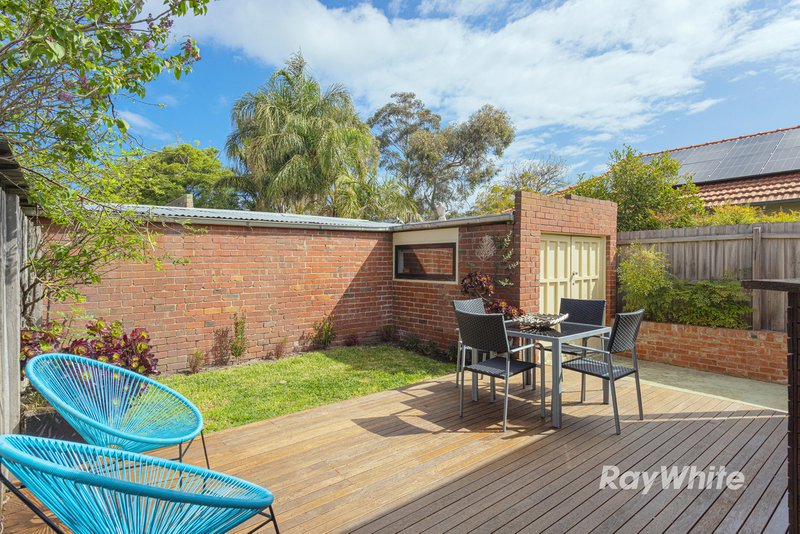 Photo - 32 Innellan Road, Murrumbeena VIC 3163 - Image 2