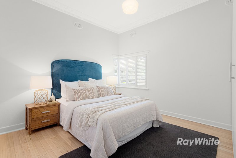 Photo - 32 Innellan Road, Murrumbeena VIC 3163 - Image 4