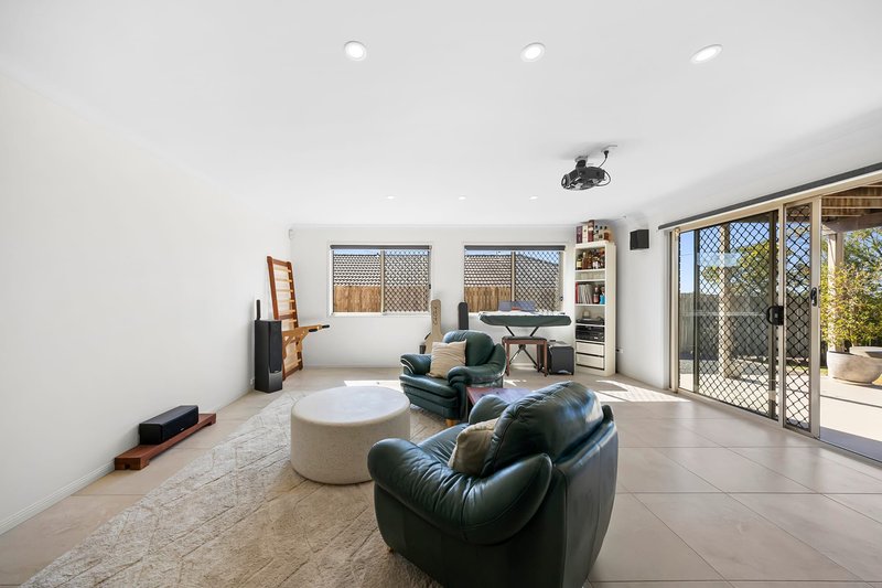 Photo - 32 Isabella Street, Collingwood Park QLD 4301 - Image 12