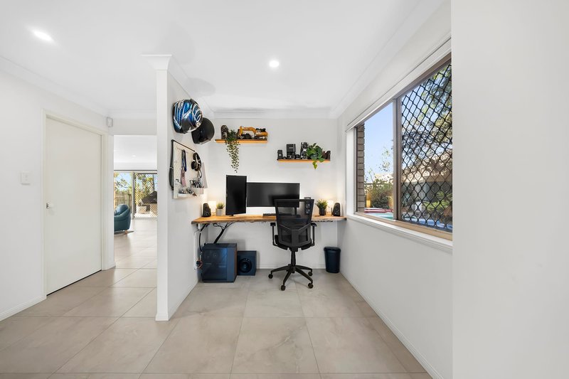Photo - 32 Isabella Street, Collingwood Park QLD 4301 - Image 13