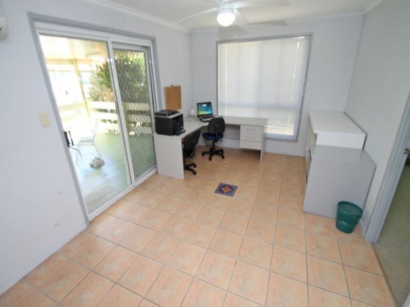 Photo - 32 J Hickey Avenue, Clinton QLD 4680 - Image 6