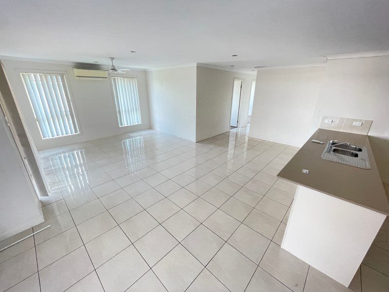 Photo - 32 Jade Street, Emerald QLD 4720 - Image 3