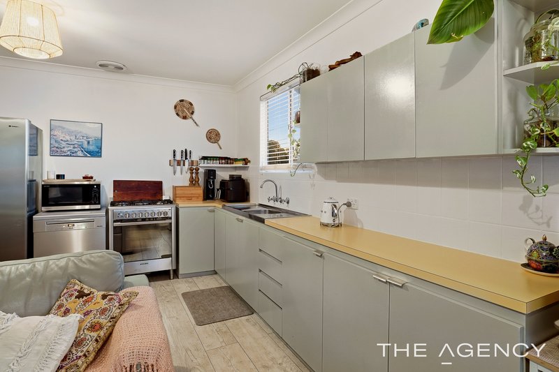 Photo - 32 Janis Street, Halls Head WA 6210 - Image 14