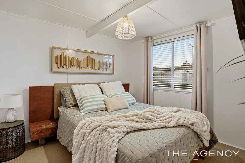 Photo - 32 Janis Street, Halls Head WA 6210 - Image 18