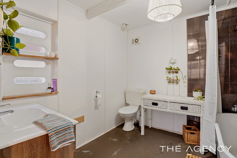 Photo - 32 Janis Street, Halls Head WA 6210 - Image 24