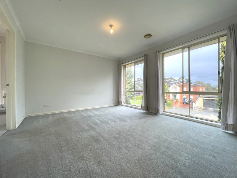 Photo - 32 Jasmine Drive, Mill Park VIC 3082 - Image 7