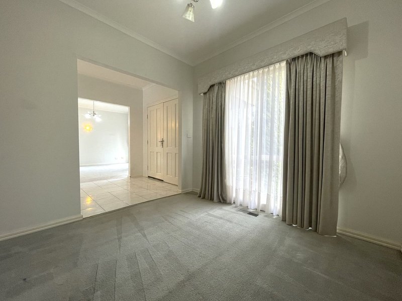 Photo - 32 Jasmine Drive, Mill Park VIC 3082 - Image 12