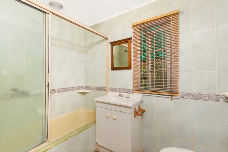 Photo - 32 Jellicoe Street, Manly West QLD 4179 - Image 5