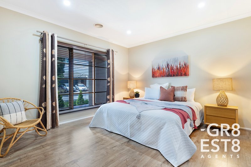 Photo - 32 John Russell Road, Cranbourne West VIC 3977 - Image 3