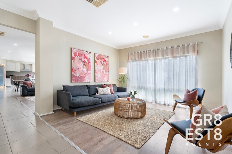 Photo - 32 John Russell Road, Cranbourne West VIC 3977 - Image 6