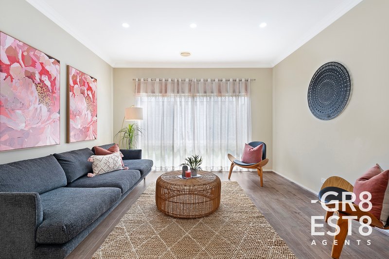 Photo - 32 John Russell Road, Cranbourne West VIC 3977 - Image 7