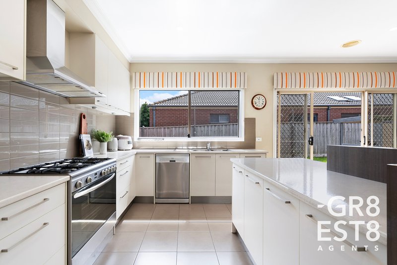 Photo - 32 John Russell Road, Cranbourne West VIC 3977 - Image 8