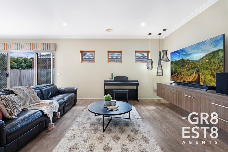Photo - 32 John Russell Road, Cranbourne West VIC 3977 - Image 10