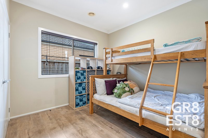 Photo - 32 John Russell Road, Cranbourne West VIC 3977 - Image 16